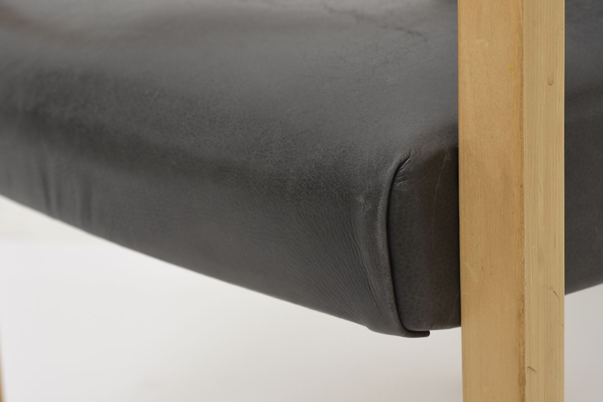 Aalto-Alvar-Armchar46-Gray-Leather_detail7
