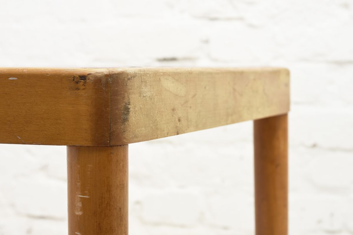 Tapiovaara-Ilmari-Sofa-Table-Red-Lino_detail5