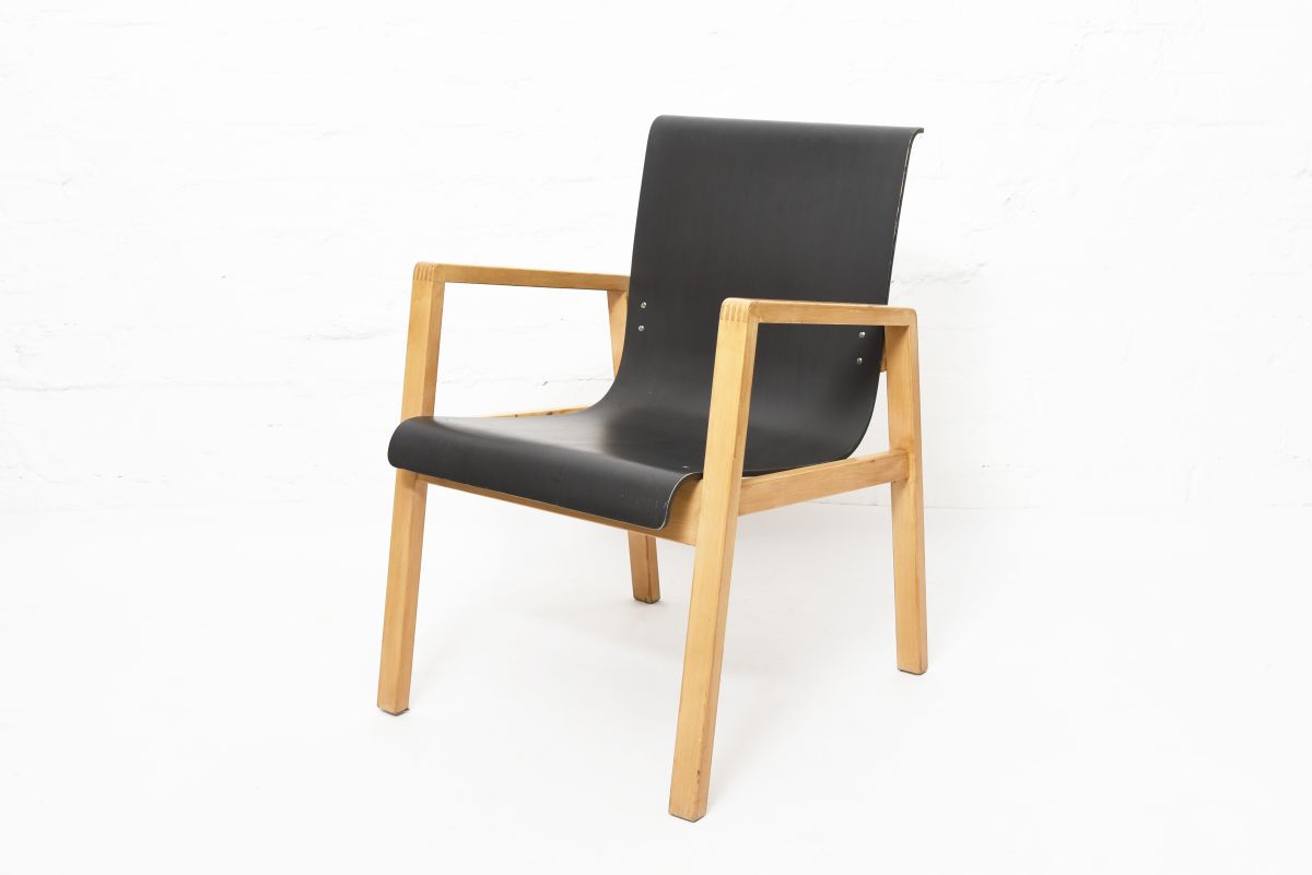Artek - 403 Hallway Chair Artek - 403 Hallway Chair