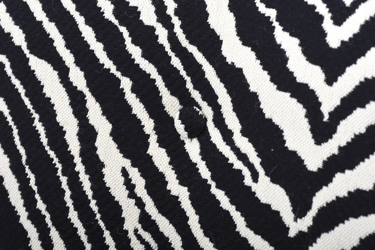 Aalto Alvar armchair 47 with zebra 02