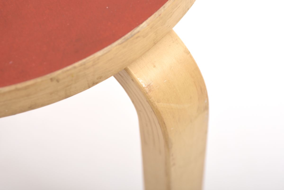 Aalto Alvar Stool 60 red lino 1960 70 05
