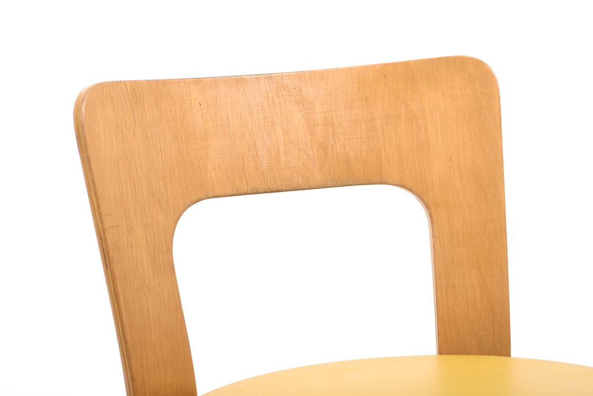 Aalto Alvar chair 65 yellow linoleum 01