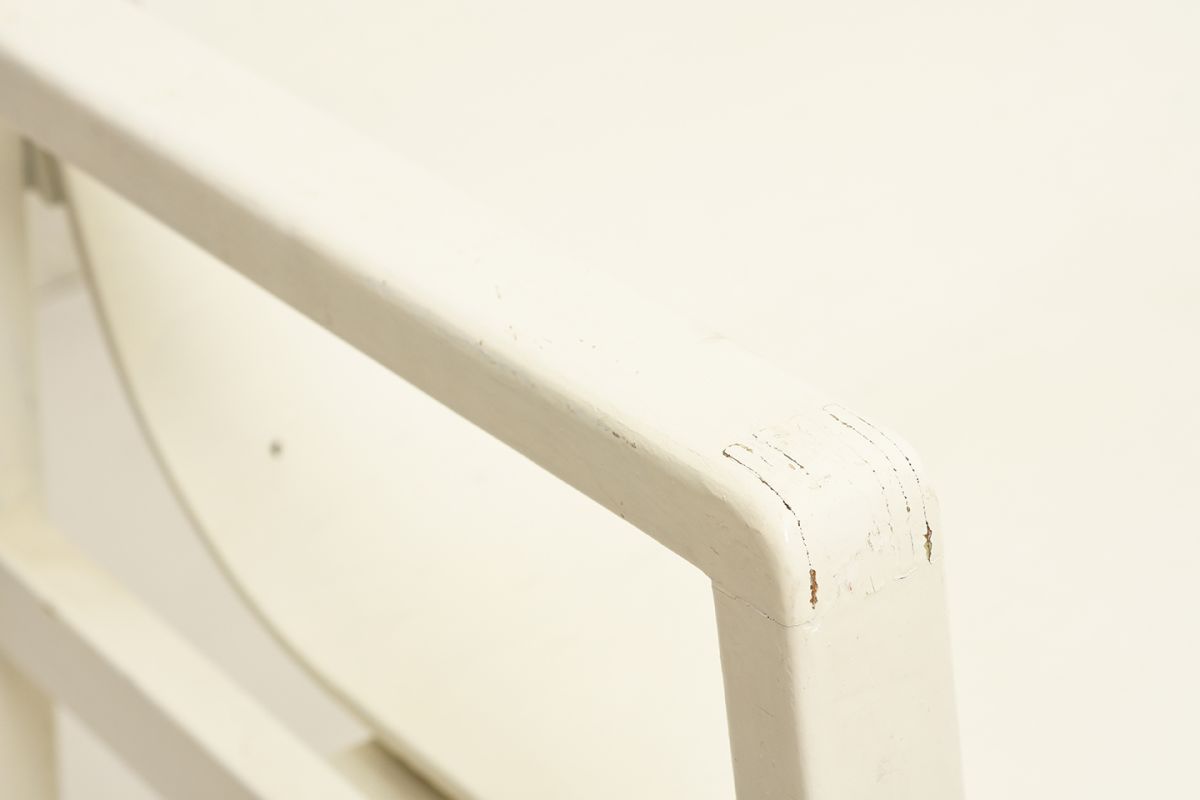 Aalto-Alvar-Hallway-Chair-White_detail9