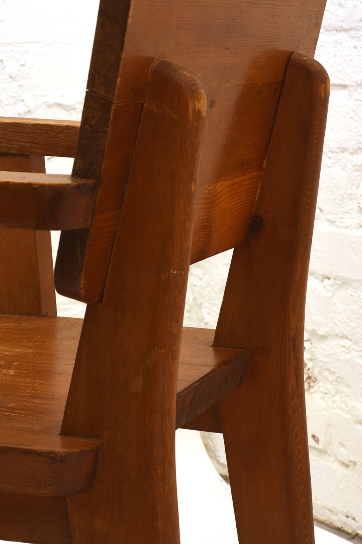 Finnish-Pine-Armchair_Detail-02