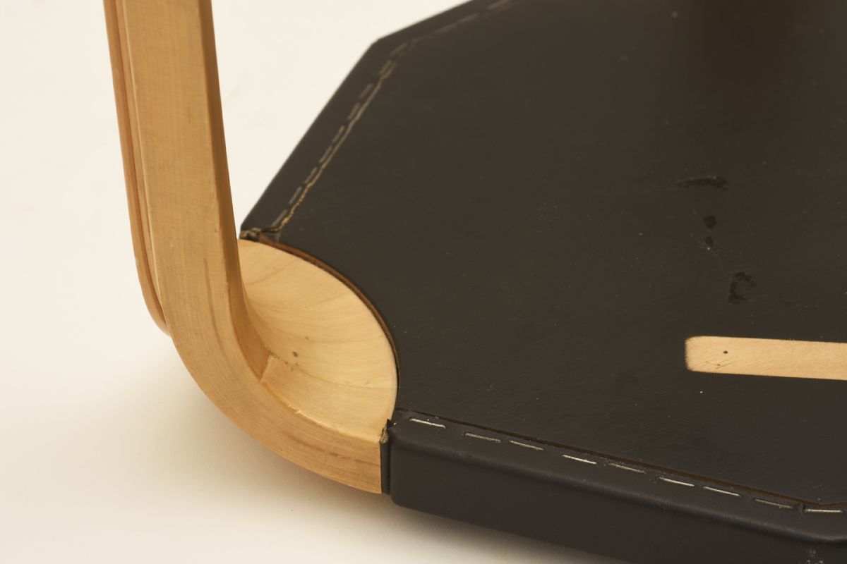 Aalto-Alvar_Stool-X602-Black-Leather_detail3