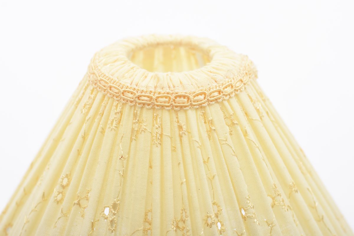 Anonymou Table lamp yellow 01