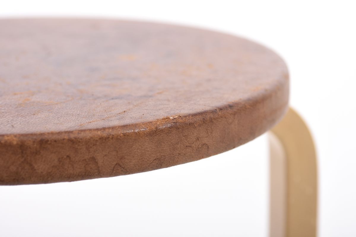 Aalto Alvar Stool 60 Monocle leather 02