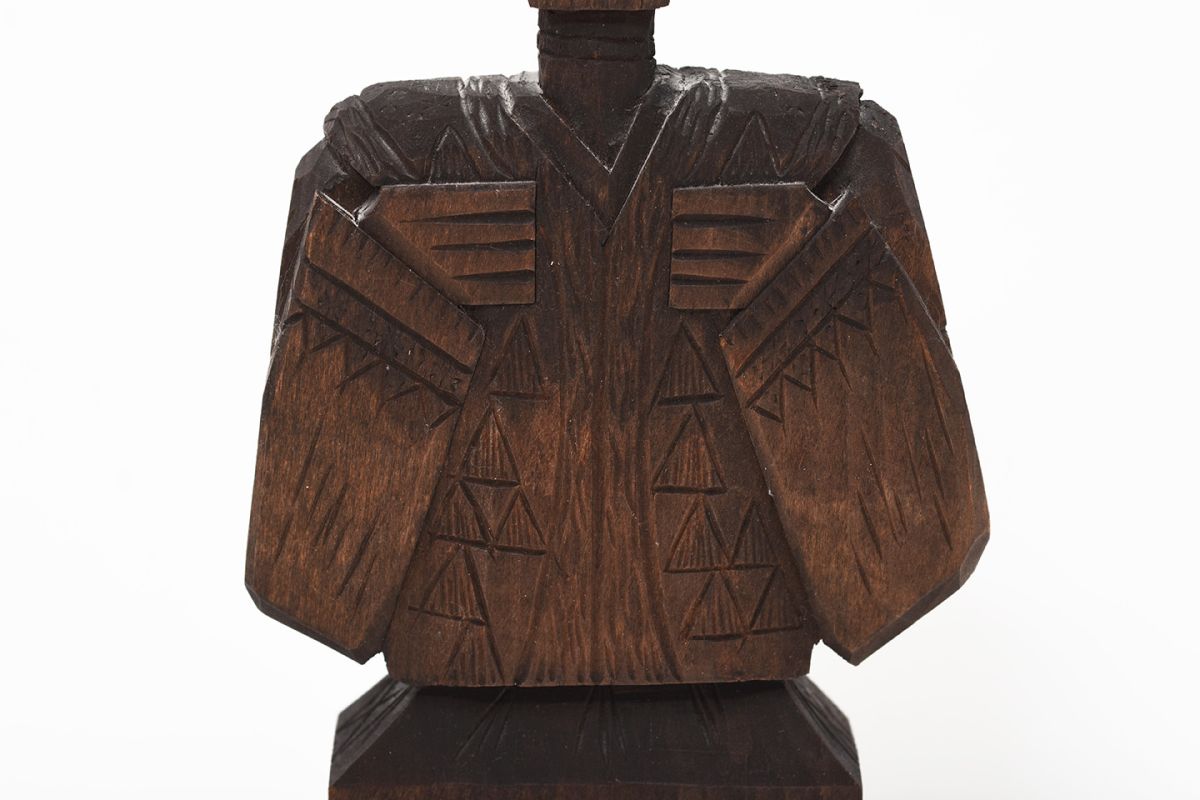 Folky Finnish Sculpture of a Man details4