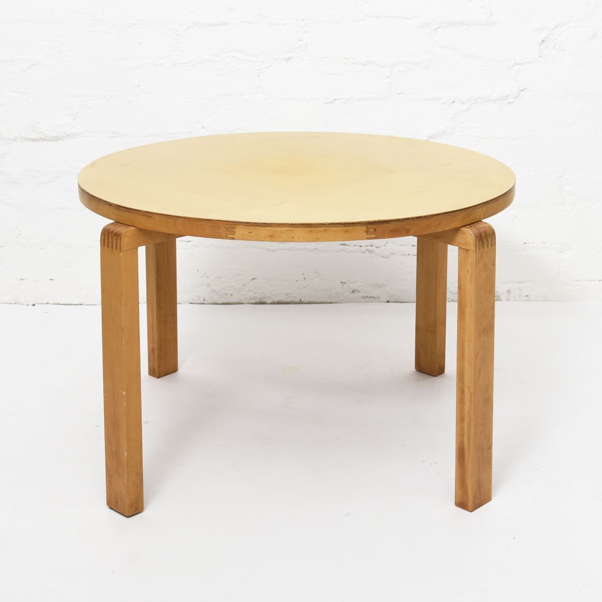 Aalto Alvar side table war leg