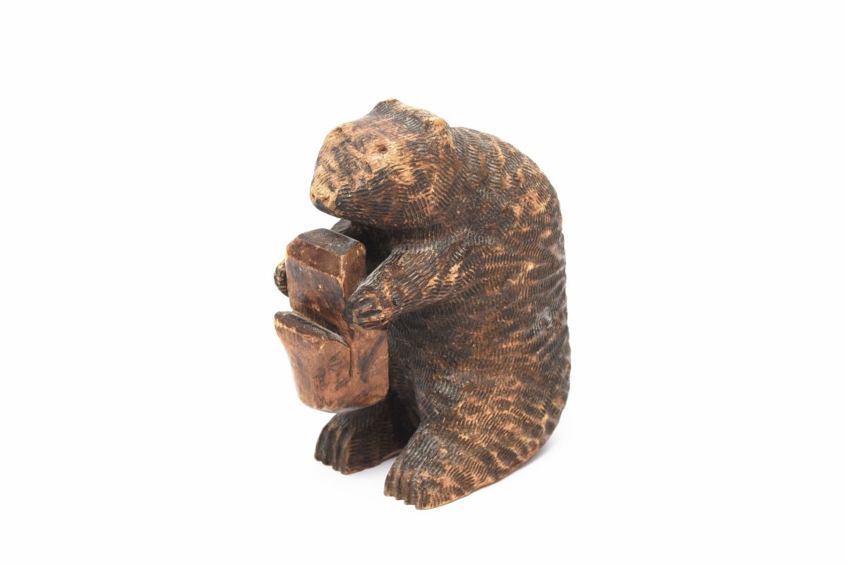 Folky-Wooden-Bear