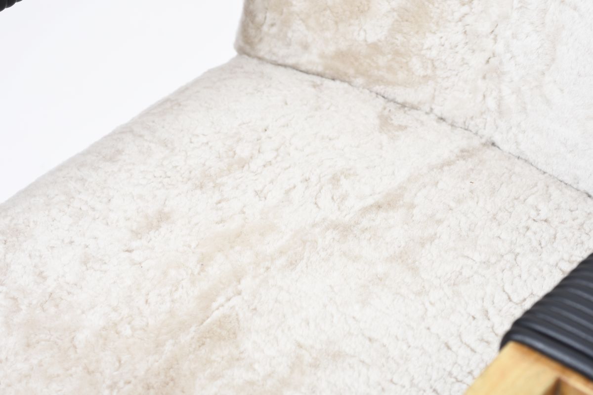 Aalto Alvar Armchair 47 sheepskin black armrest 06