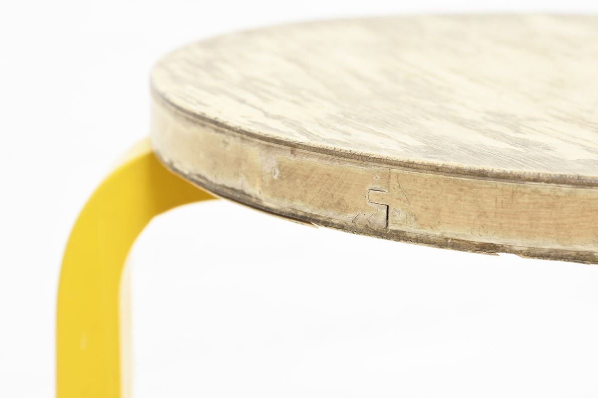 Aalto-Alvar-Stool60-Painted-Leg-Yellow_detail3