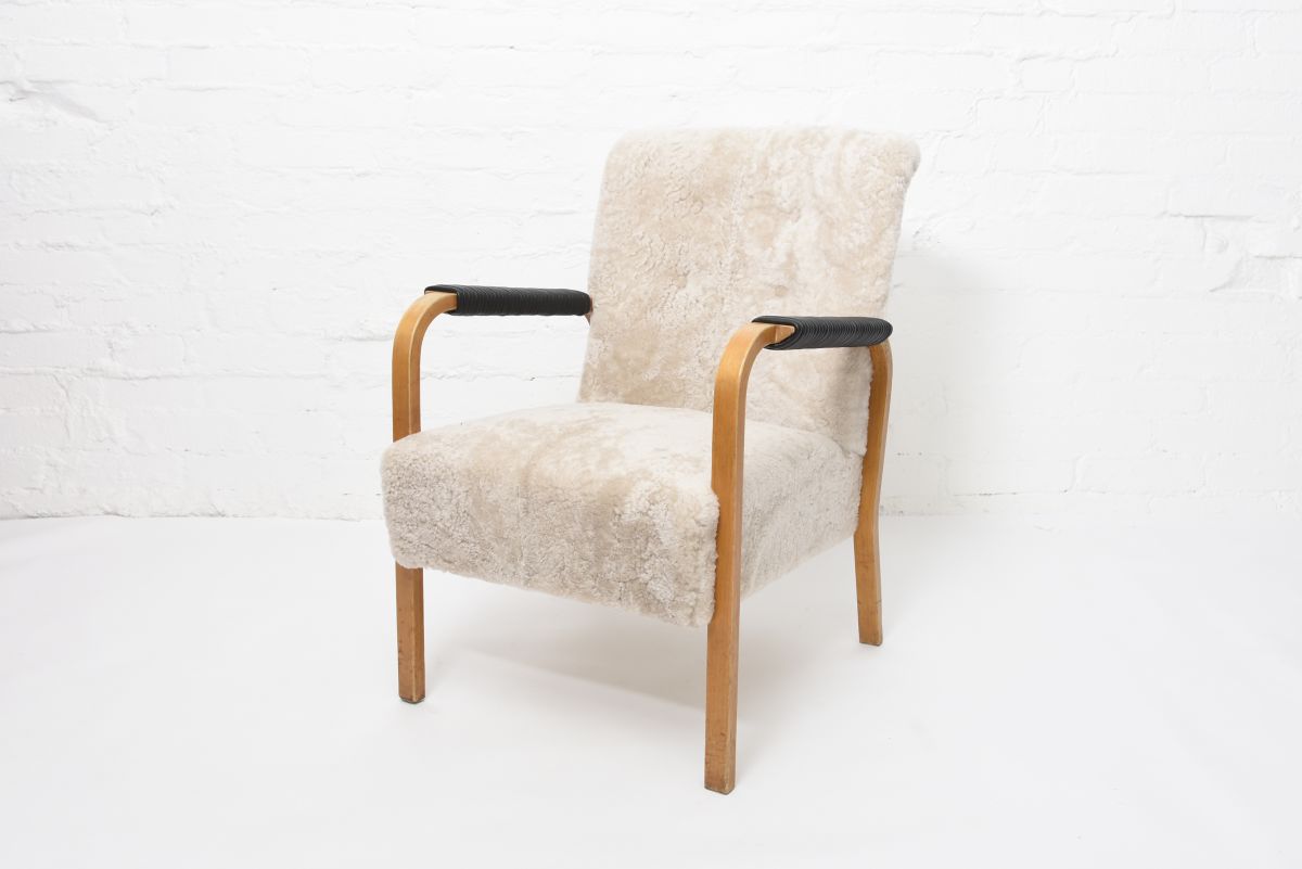 Aalto Alvar Armchair 47 sheepskin black armrest