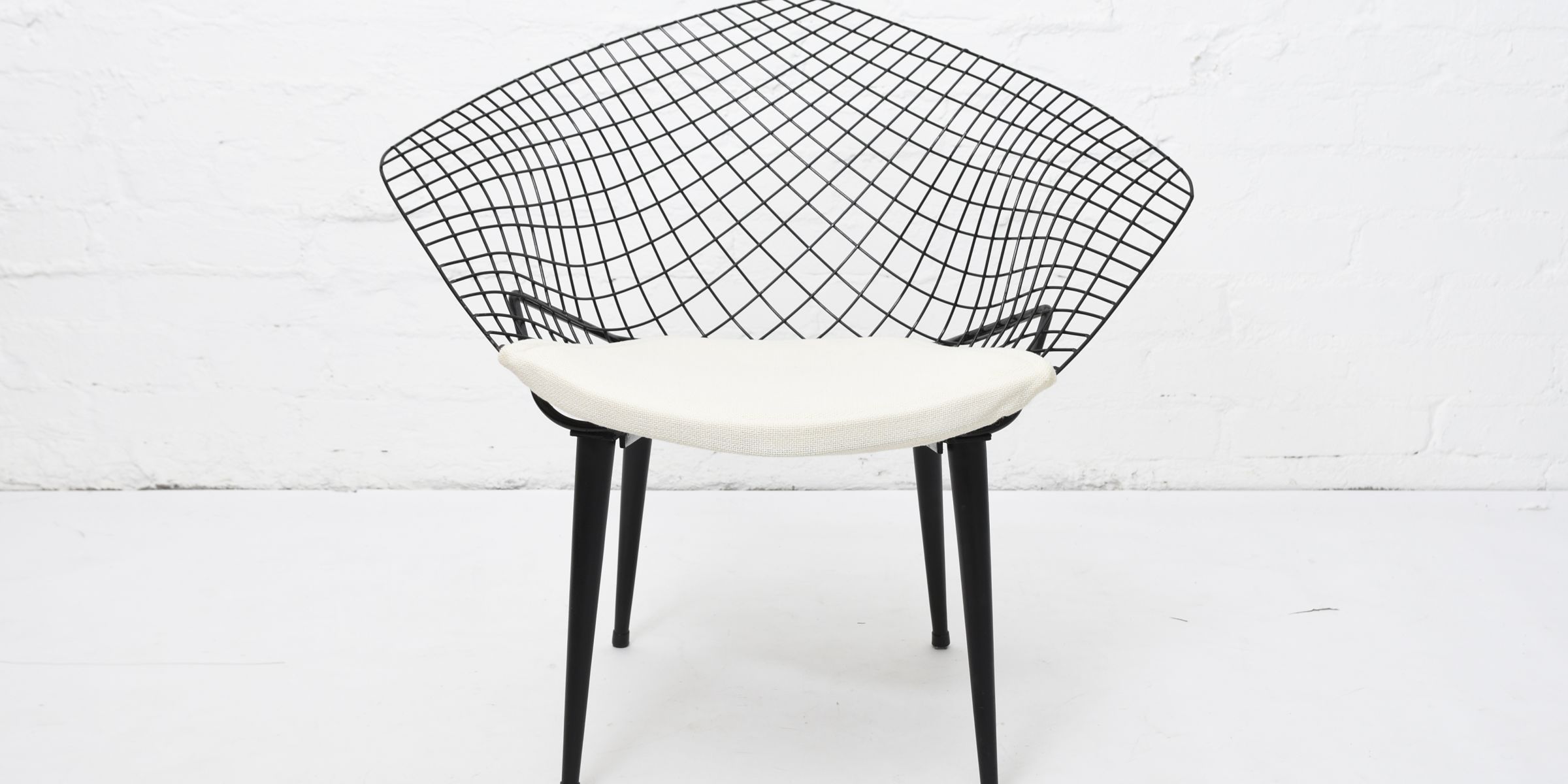 Artek - Rare version of the Diamond chair Artek - Rare version of the Diamond chair