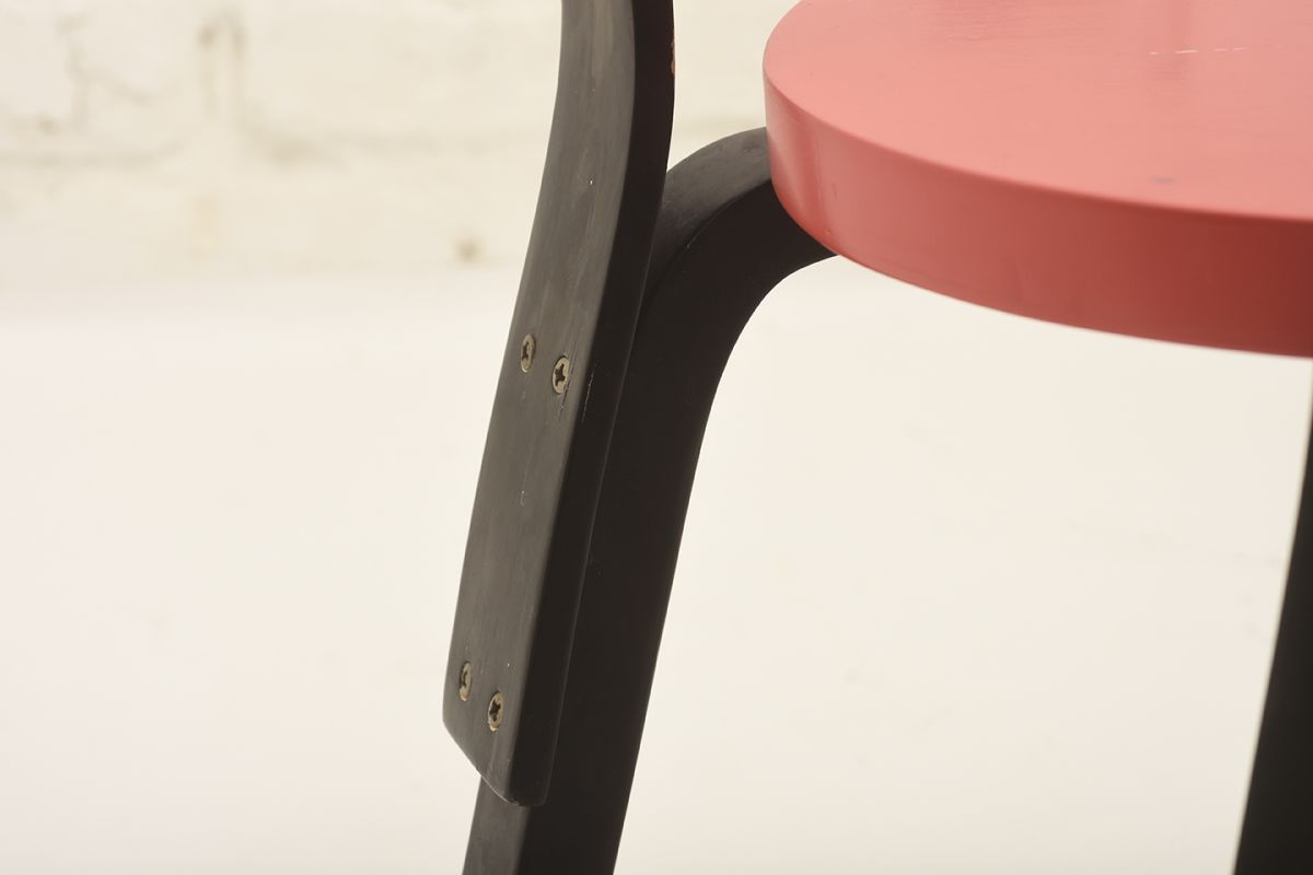 Aalto-Alvar-N65-black-red_detail4