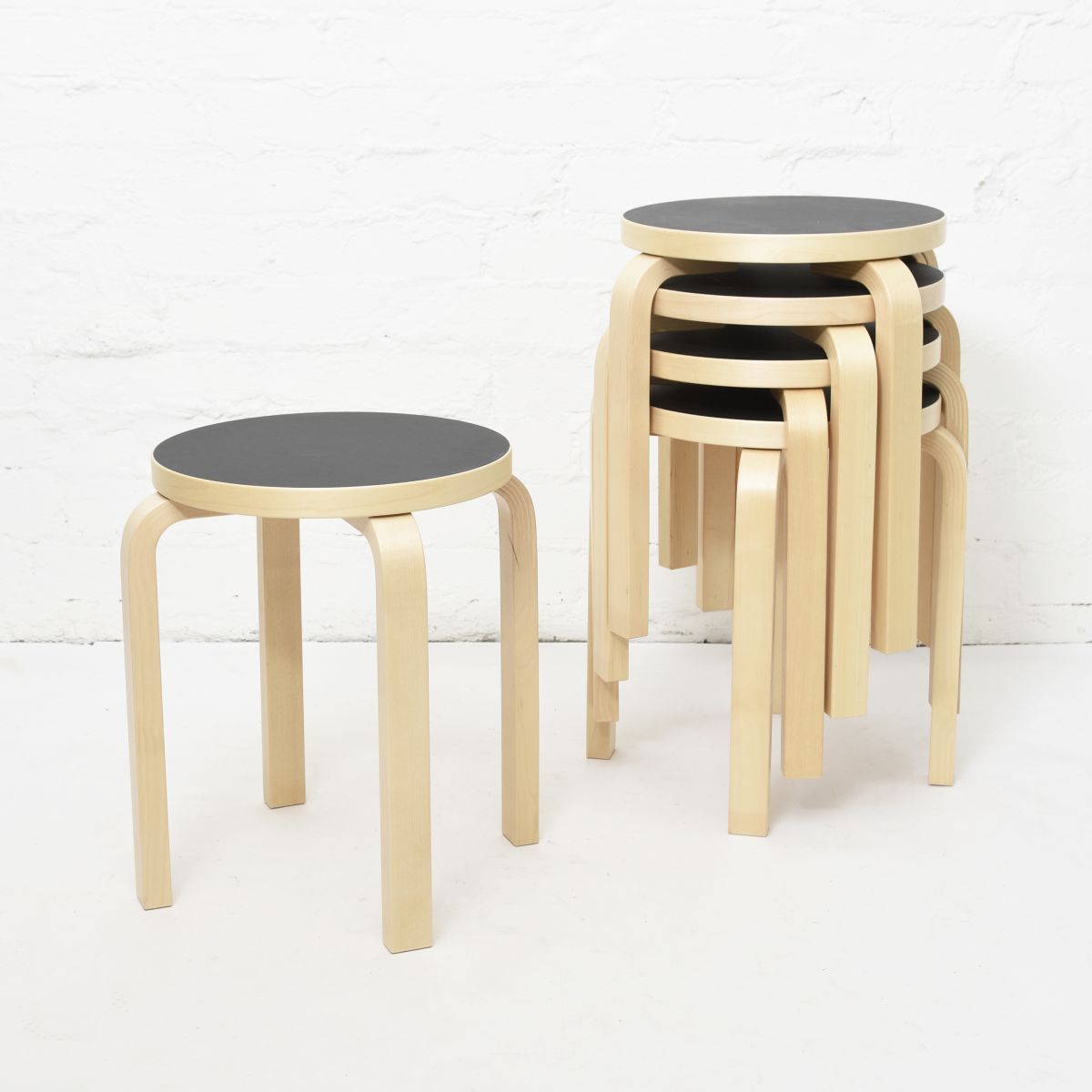 Aalto Alvar Stool E60 black lino 4