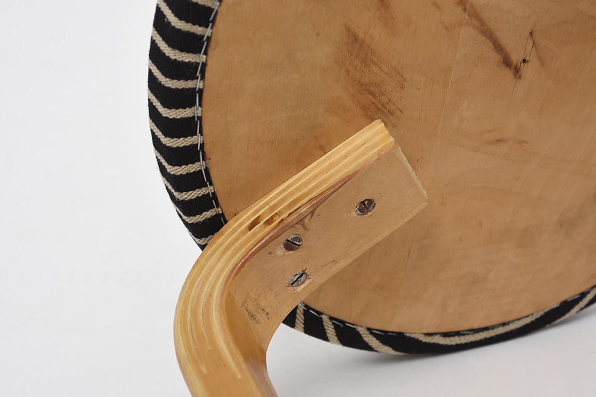 Alvar Aalto Stool60 Stripe Upholstery details6