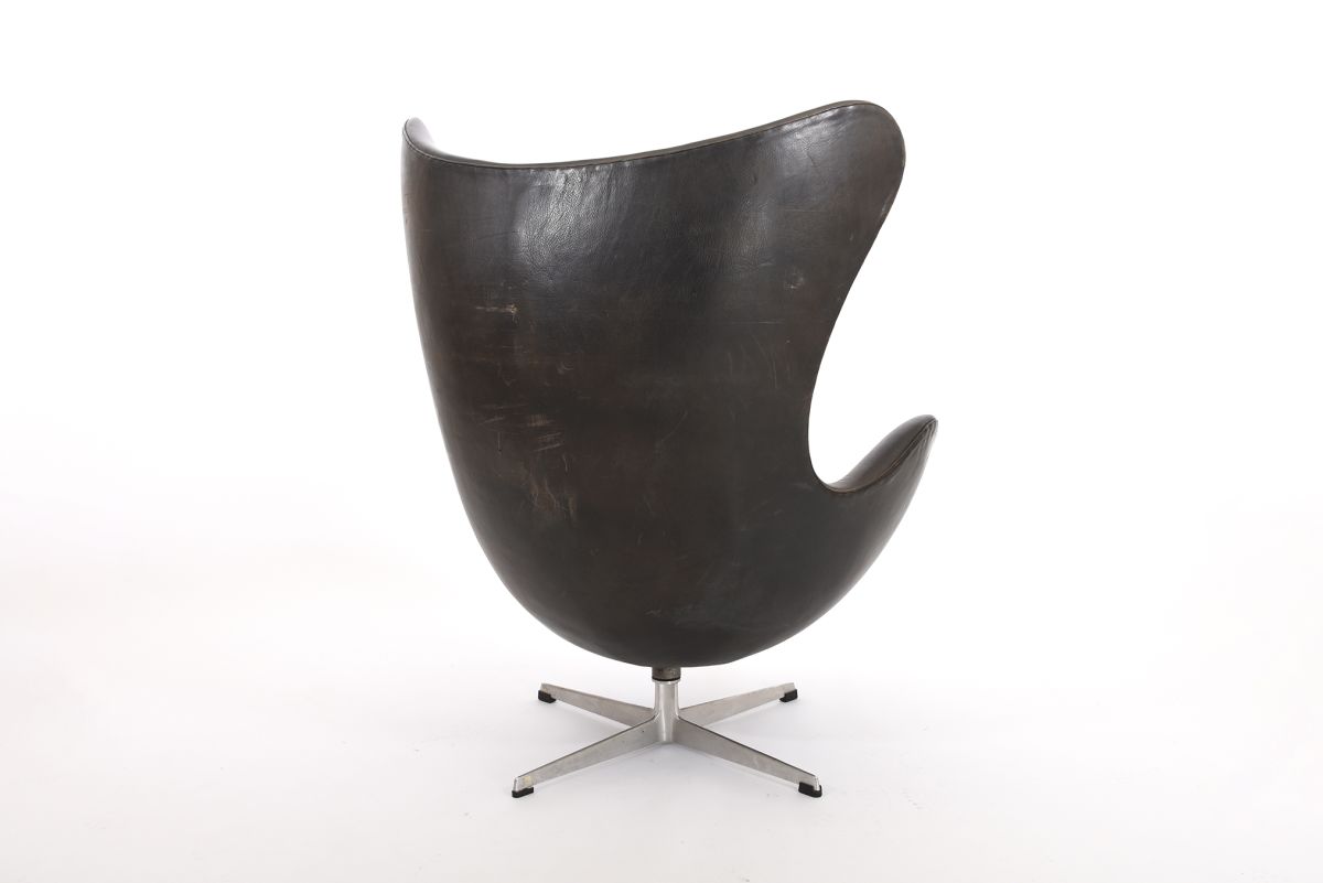 Jacobsen Arne Egg lounge chair leather back