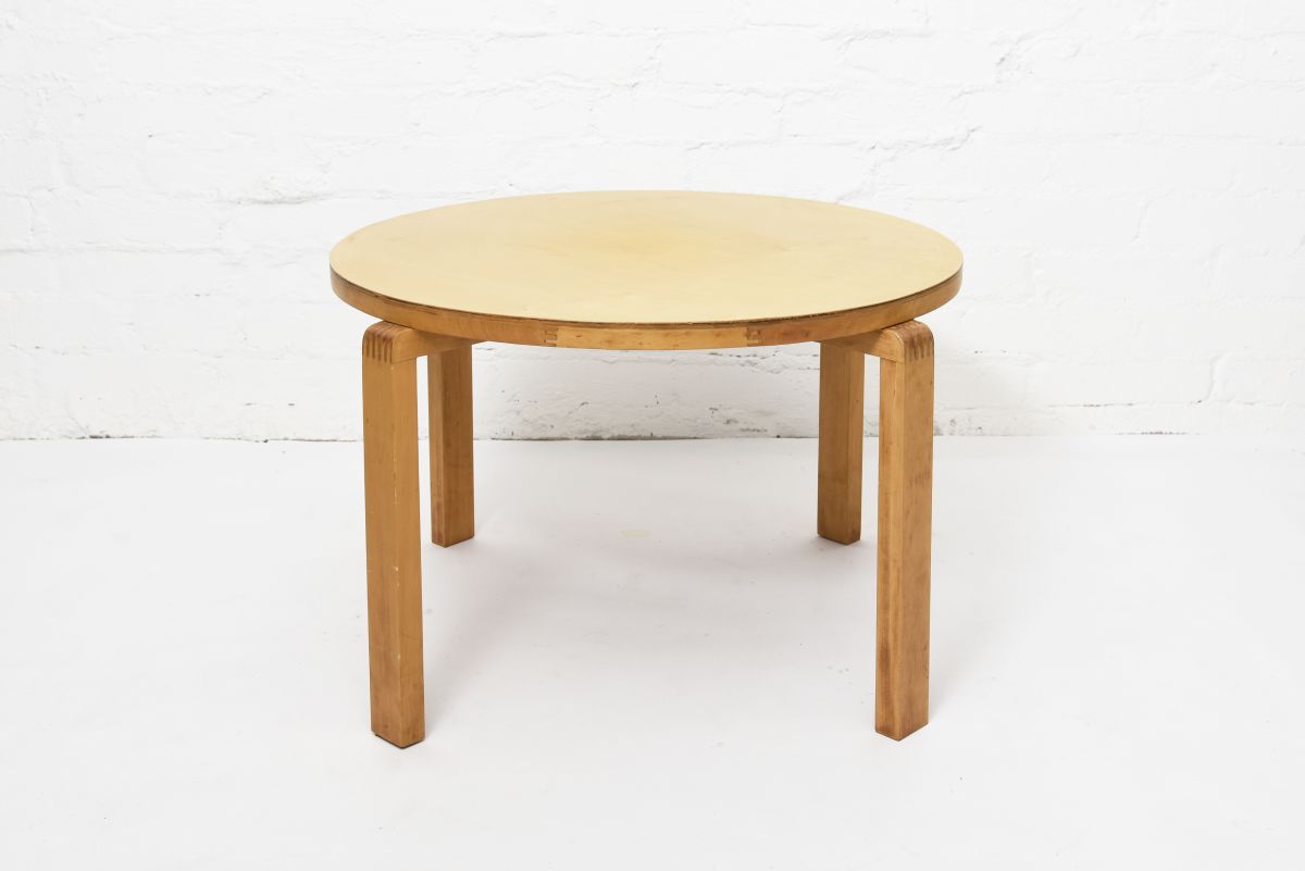 Aalto Alvar side table war leg