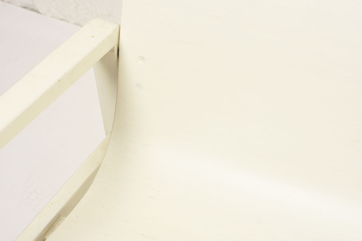 Aalto-Alvar-Hallway-Chair-White_detail6