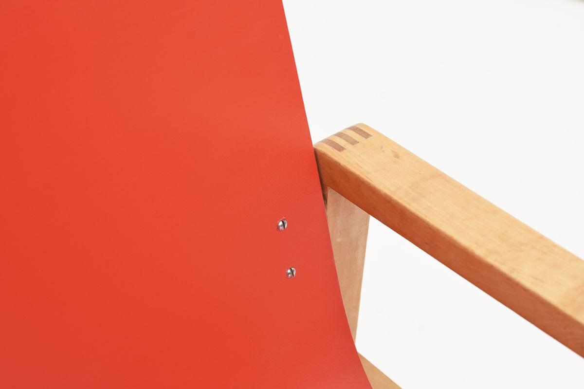 Aalto-Alvar-Hallway-Chair-Red-Birch_detail5