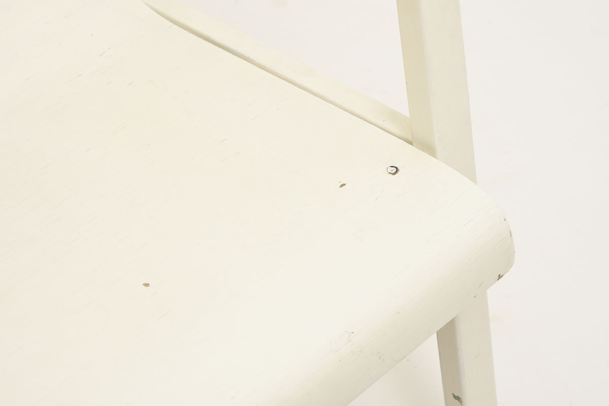 Aalto-Alvar-Hallway-Chair-White_detail11