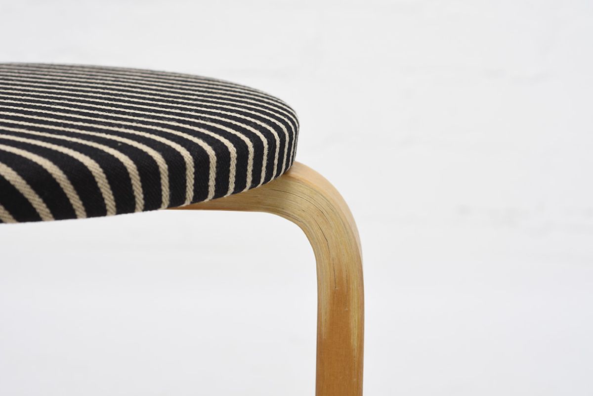 Alvar Aalto Stool60 Stripe Upholstery details4
