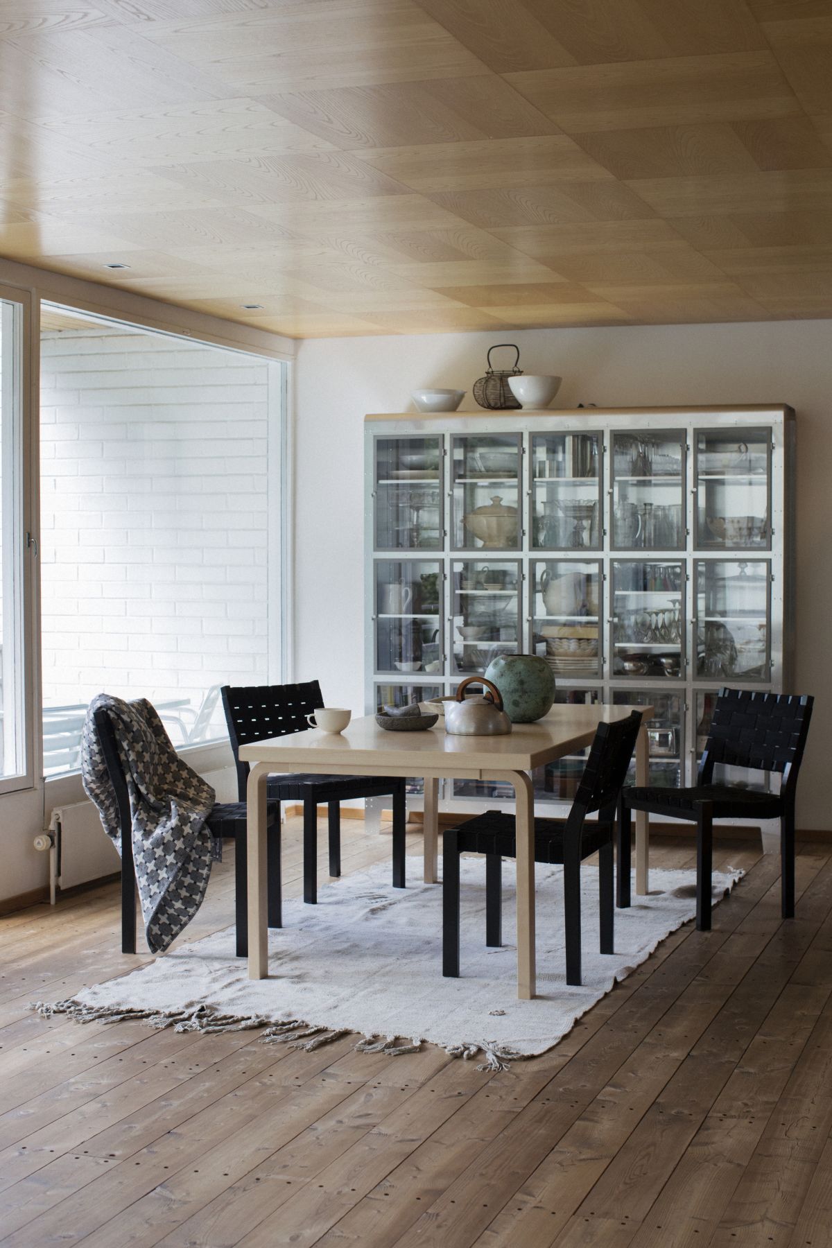 Chair 611 black Aalto Table rectangular