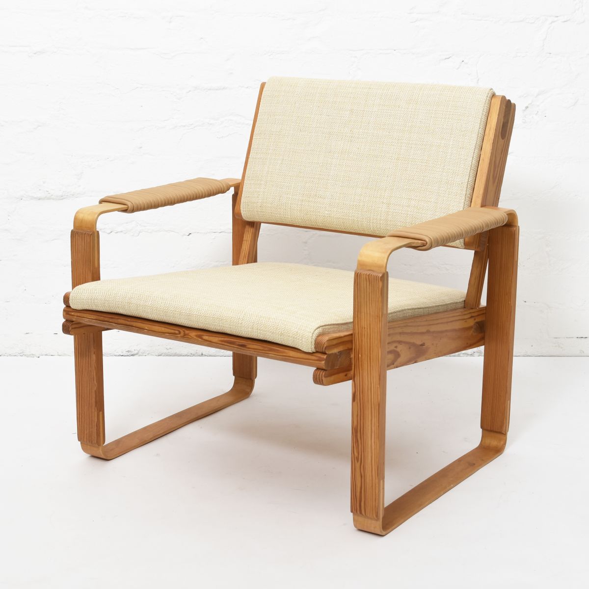 Mentula Perttu Armchair