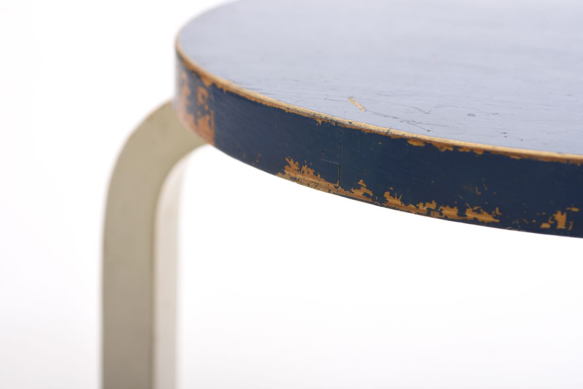 Aalto Alvar Stool 60 blue white 1940 03