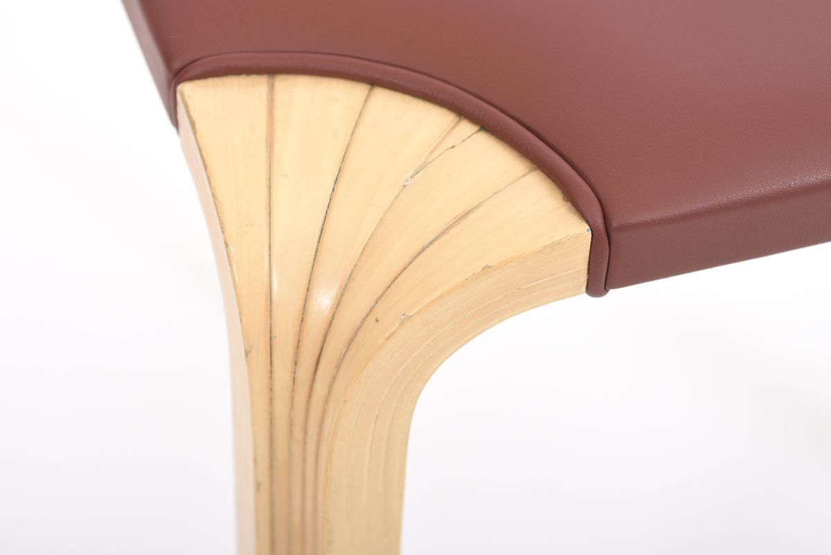 Aalto Alvar Stool X602 burgundy leather 01