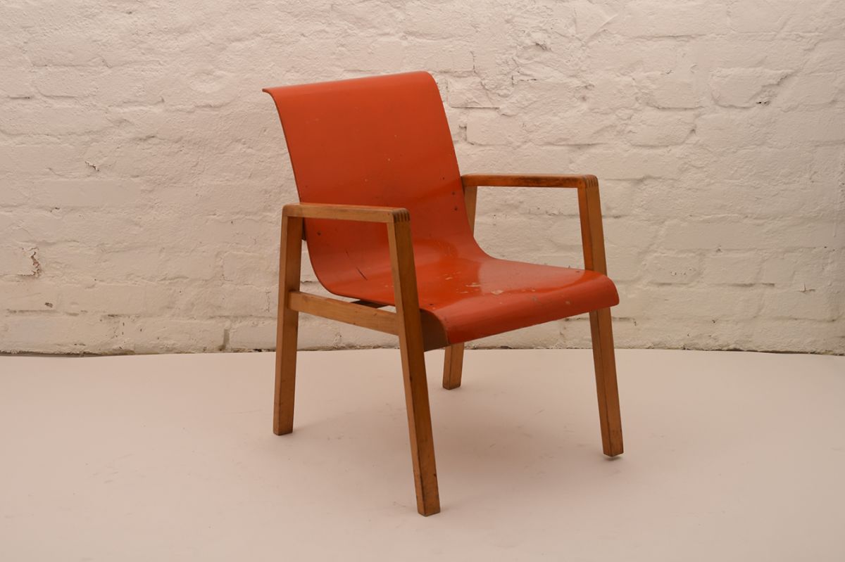 Artek - 403 hallway chair Artek - 403 hallway chair