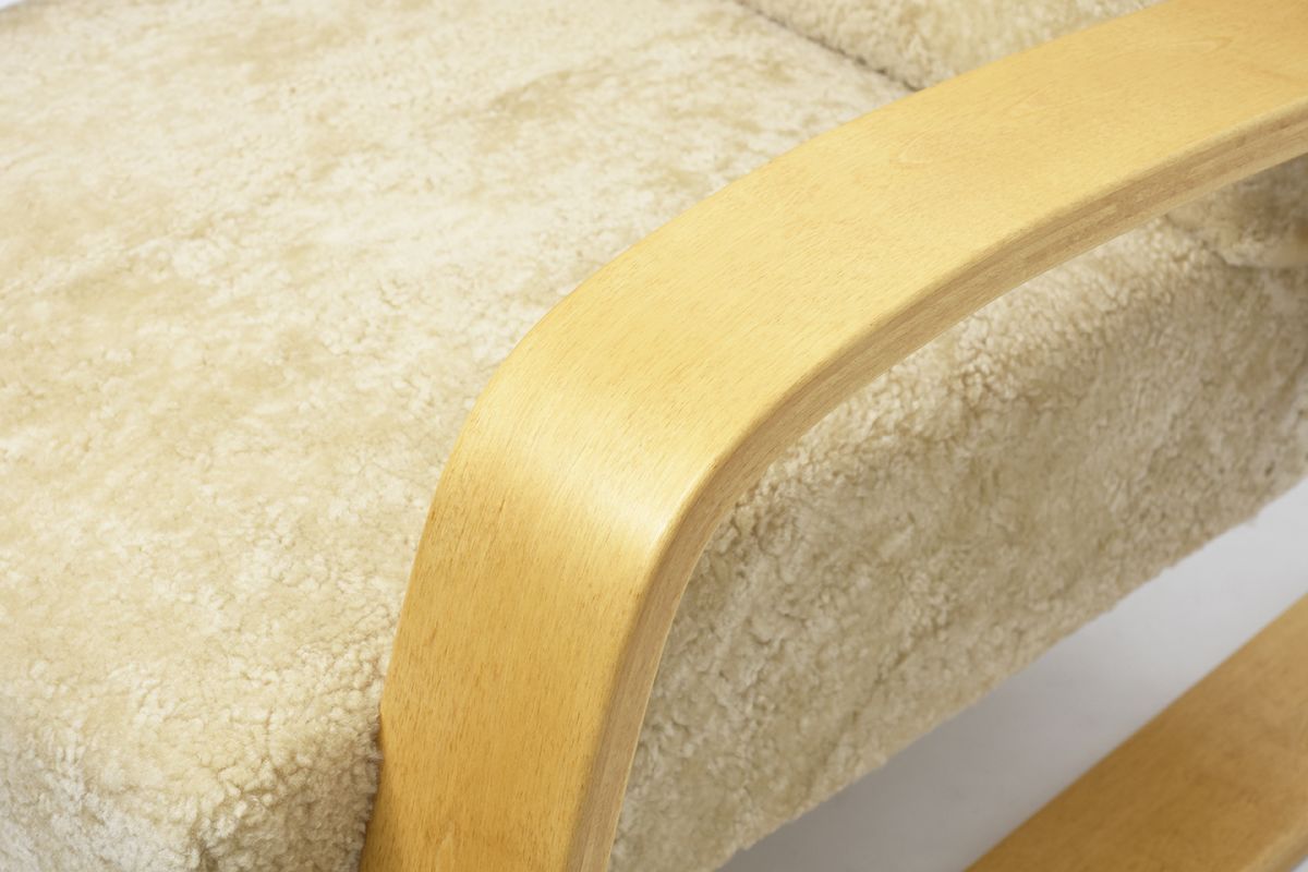 Aalto-Alvar-Armchair400-Tank-Honey-Sheepskin_detail6