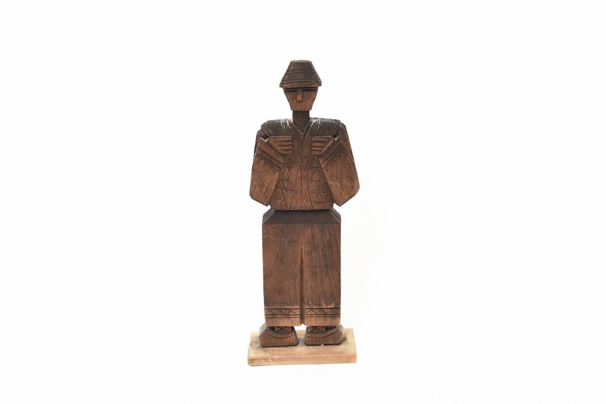 Folky Finnish Sculpture of a Man details1
