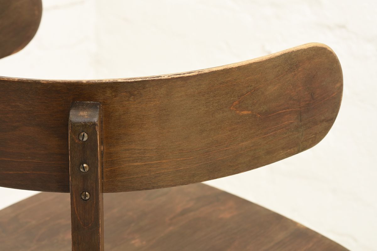 West-Werner-Hugging-Chair-Brown-dettail2