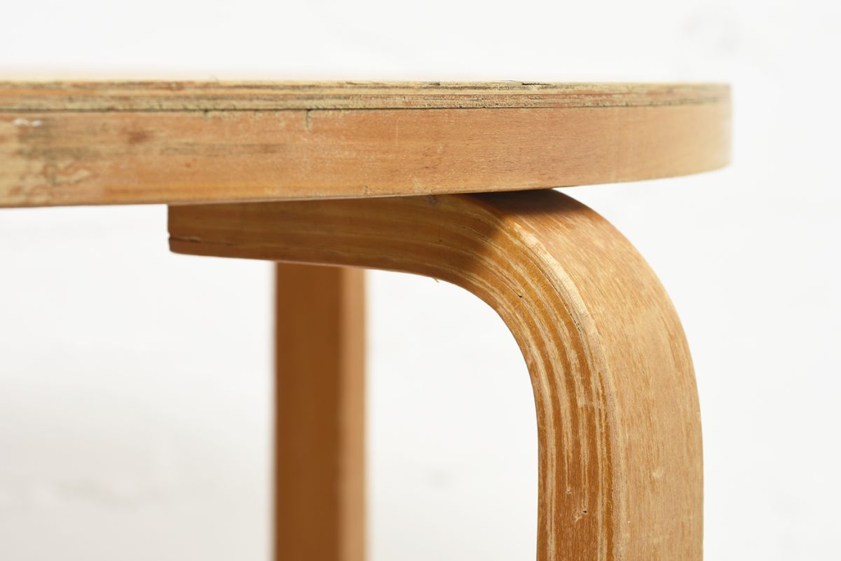 Aalto-Alvar-Club-Table-Birch_d72.5_detail5