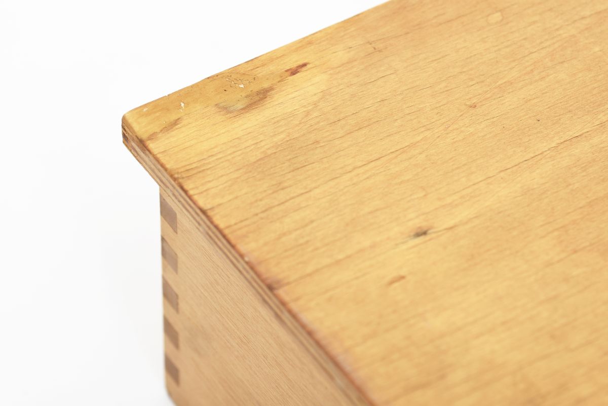 Anonymous wooden box with rid 03