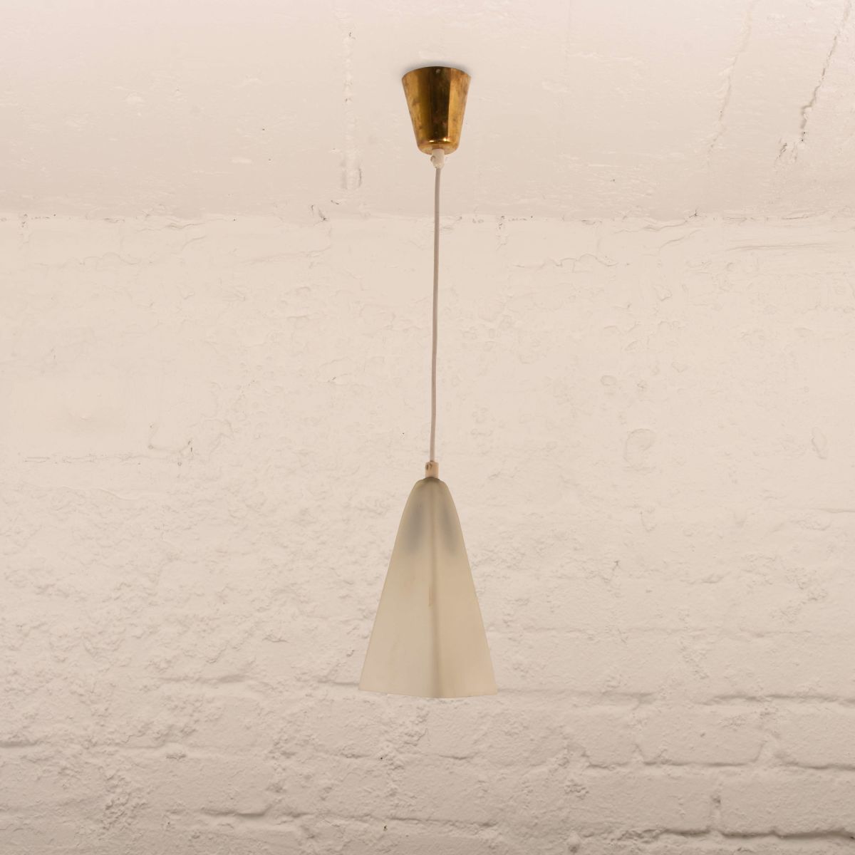 Glass-Opaline-Pendant-Lamp