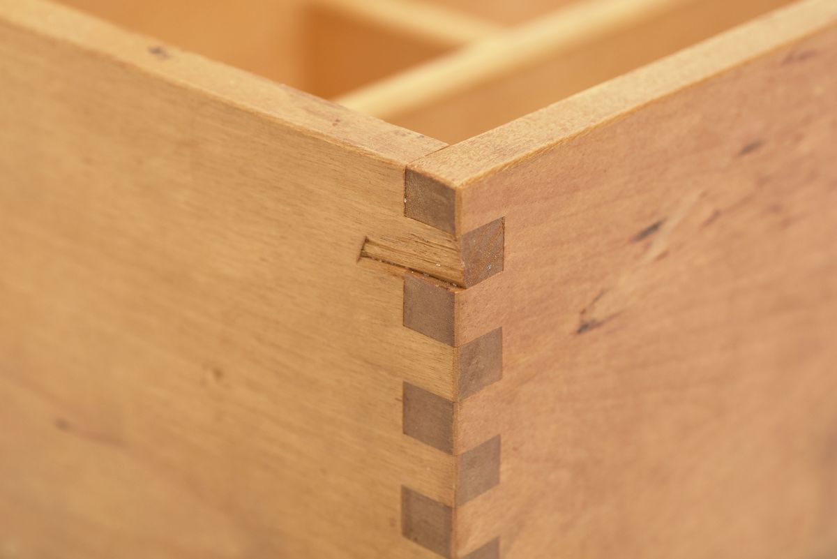 Anonymous wooden box with rid 07