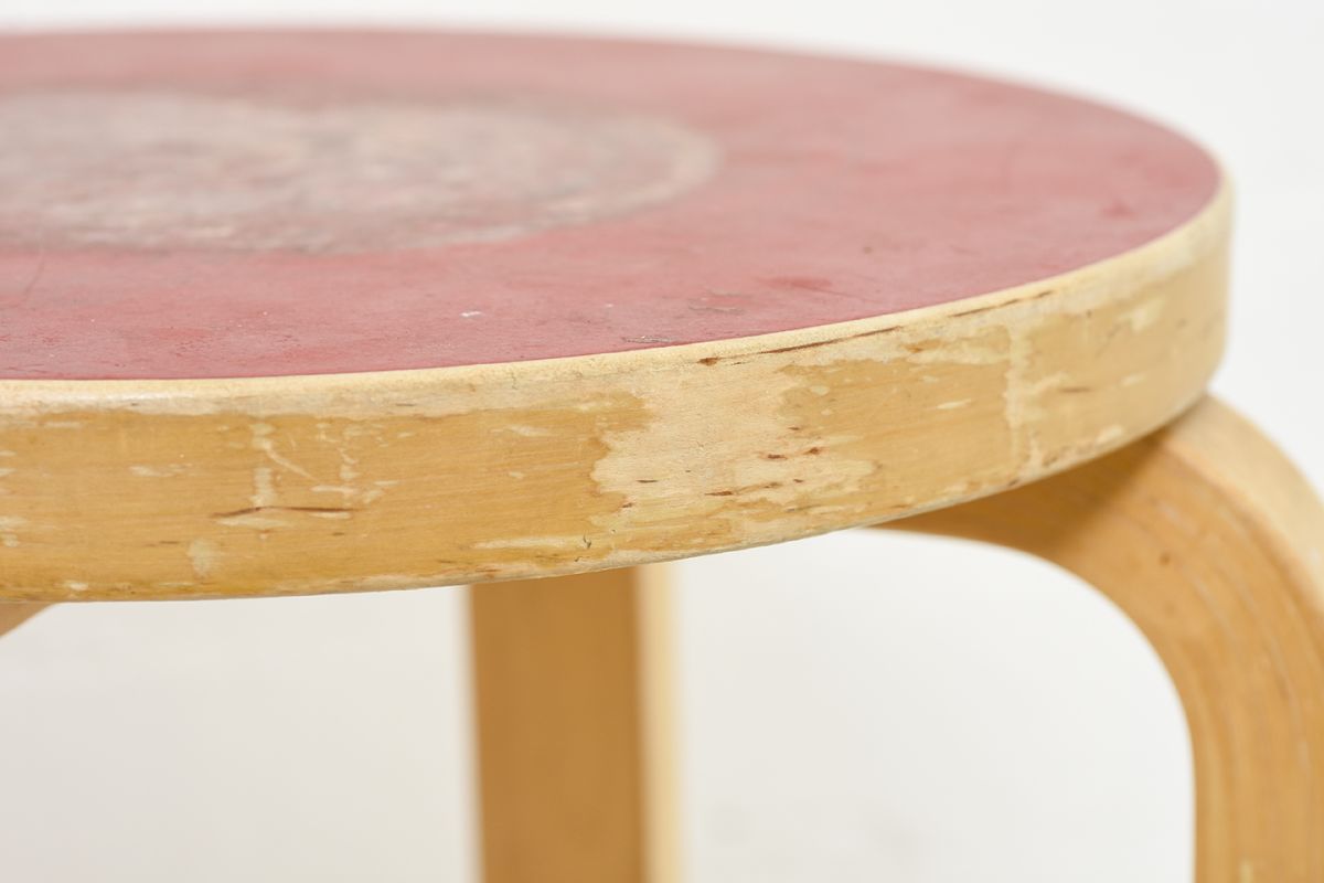 Aalto-Alvar-Stool-E60-Red-Linoleum-1950_detail2