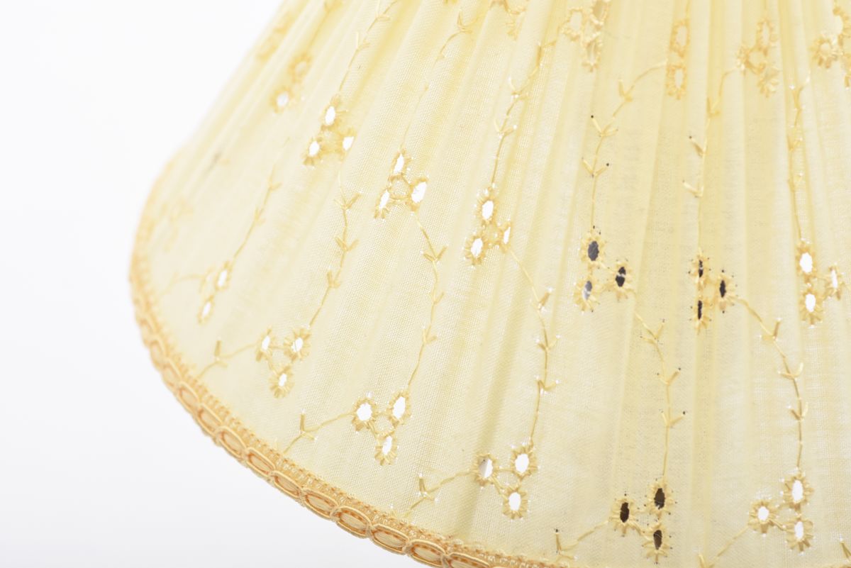 Anonymou Table lamp yellow 02