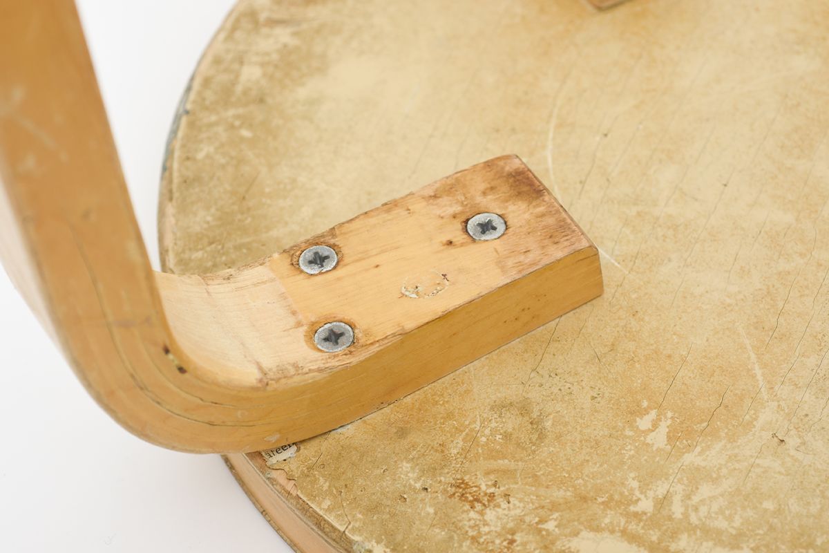 Aalto-Alvar-Stool-E60-Birch-1950_detail6