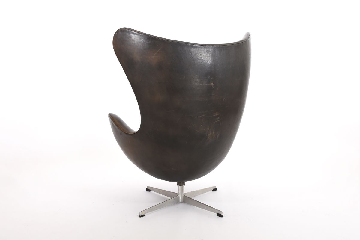 Jacobsen Arne Egg lounge chair leather back2