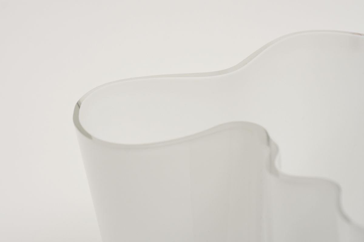 Aalto-Alvar-Savoy-Vase-Clear-White-16cm_detail1