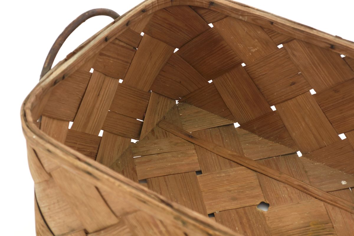 Anonymous Large finnish wooden basket 04