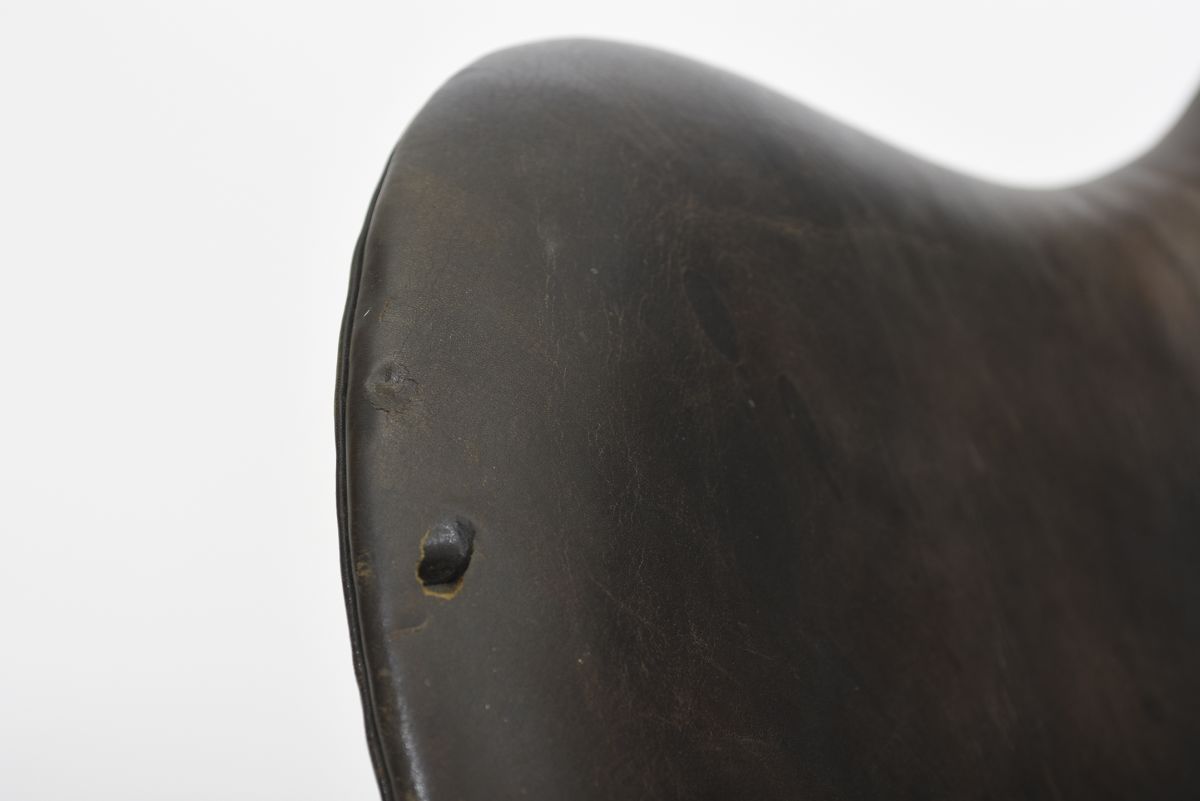 Jacobsen Arne Egg lounge chair leather 09