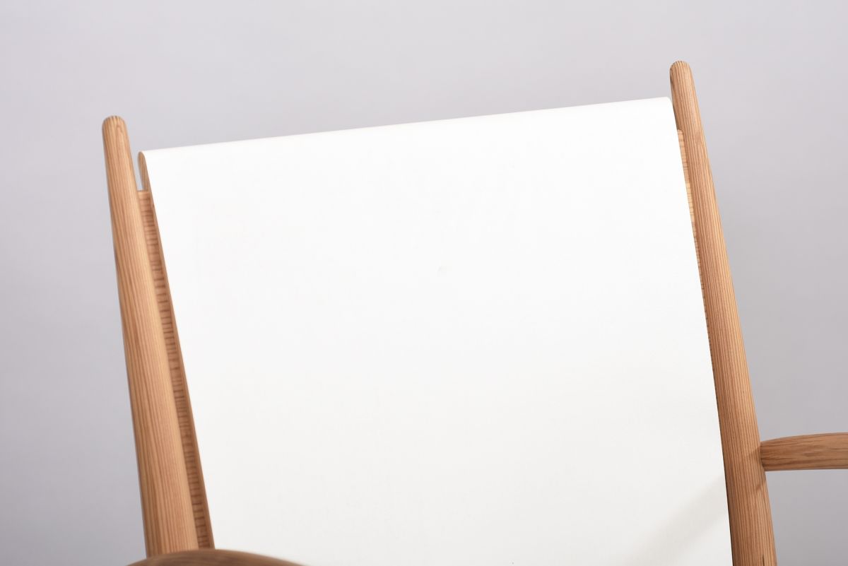 Anonymous curvey armchair 01