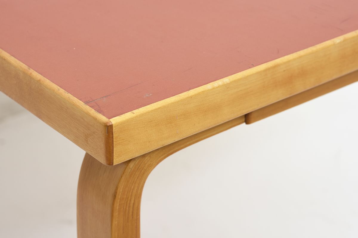 Aalto-Alvar-Coffee-Table-Red-Linoleum_detail4