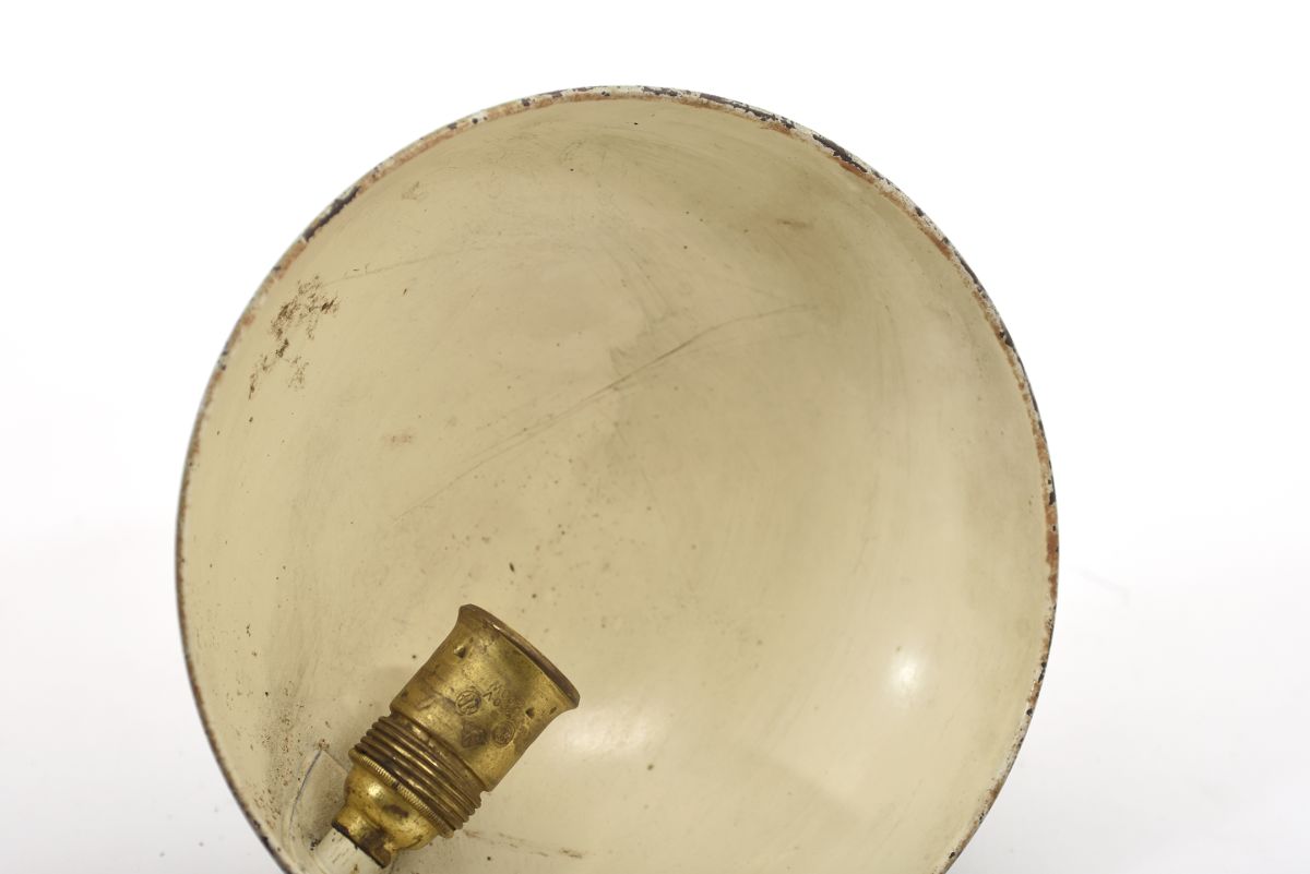 Anonymous light green table lamp 04