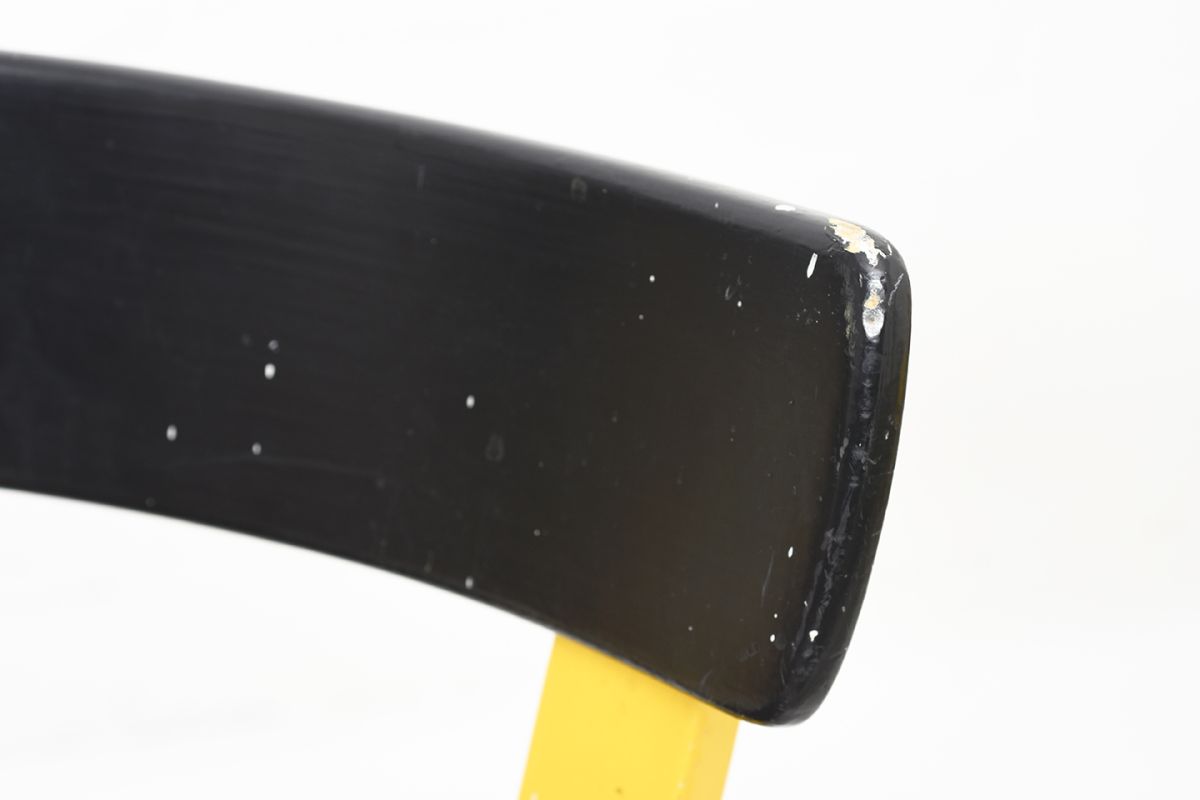 Aalto-Alvar-Chair-69-Painted-Black-Yellow_detail3